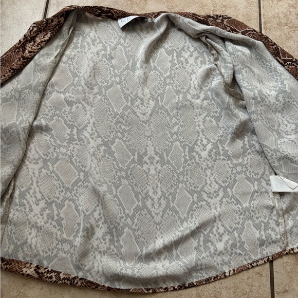 RESA Python Tie Front Blouse - Picture 7 of 10